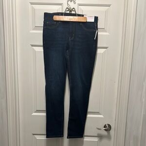Mid-rise slim leg size 8 womens